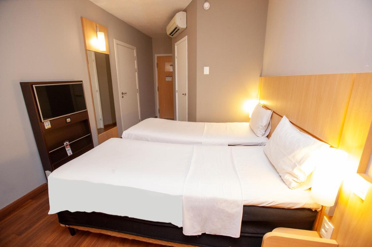 Quarto Standard com 2 Camas de Solteiro